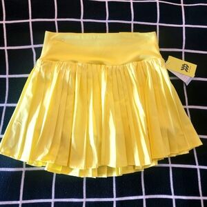 NWT All In Motion Woven Pleated Skort